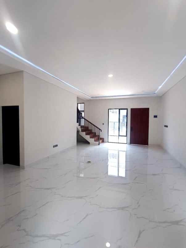 rumah baru model tropical di cinere