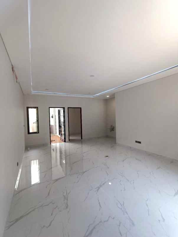 rumah baru model tropical di cinere