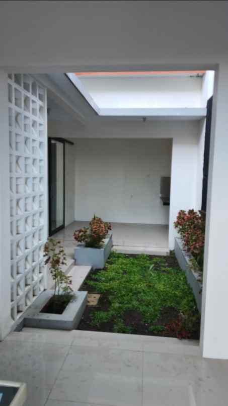 rumah cantik akses praktis lingkungan asri