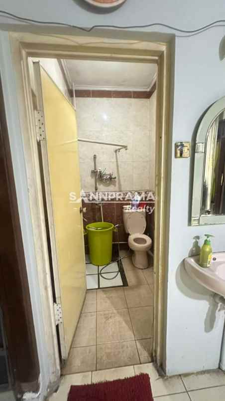 rumah dalam perumahan mekarjaya depok rntami