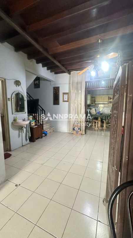 rumah dalam perumahan mekarjaya depok rntami