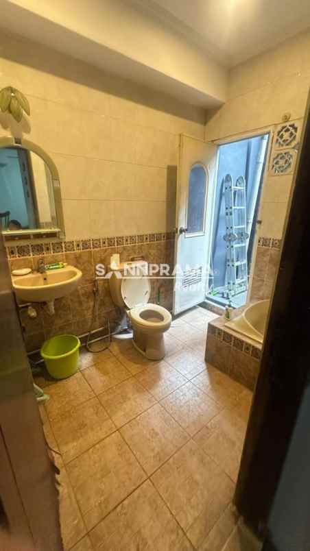 rumah dalam perumahan mekarjaya depok rntami
