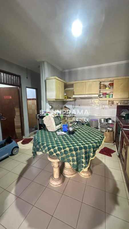rumah dalam perumahan mekarjaya depok rntami