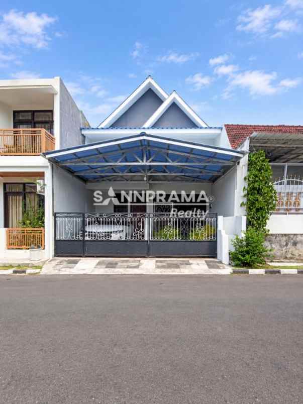 rumah dalam perumahan mekarjaya depok rntami