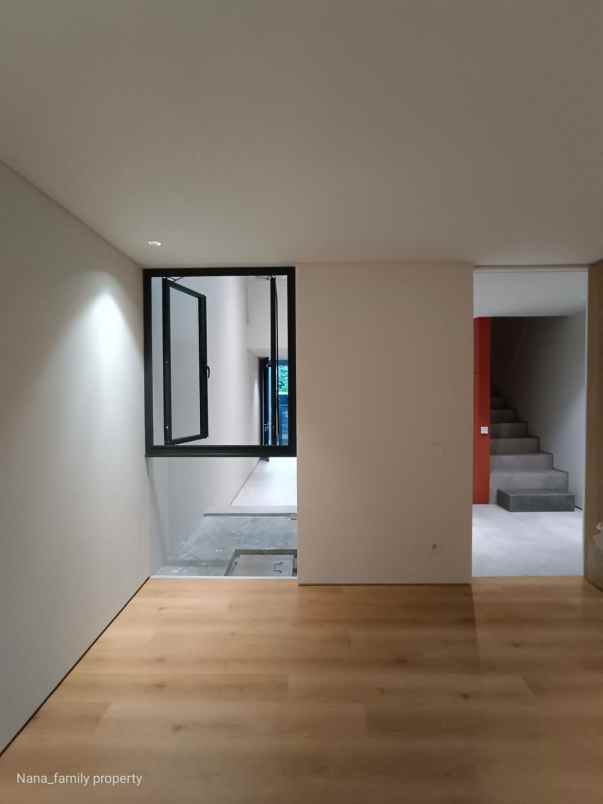 rumah dalam townhouse minimalis modern di joglo jakbar