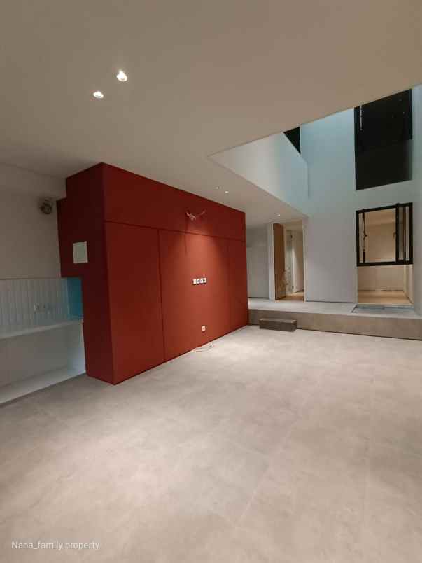 rumah dalam townhouse minimalis modern di joglo jakbar