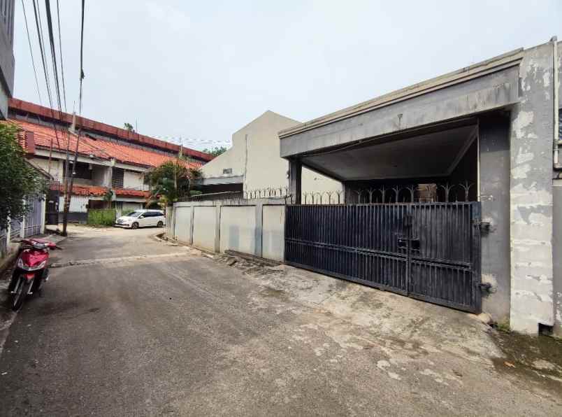 rumah hook 2 lantai di komp deplu kreo tangerang kota