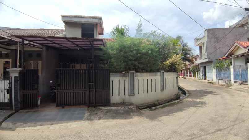 rumah hook 2 lantai di komp deplu kreo tangerang kota