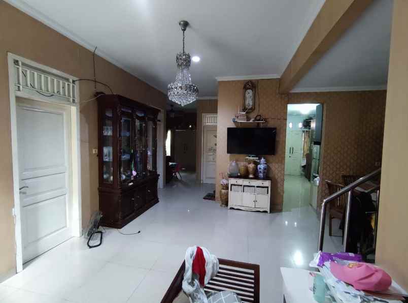 rumah hook 2 lantai di komp deplu kreo tangerang kota