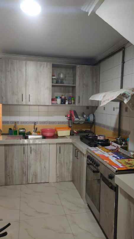 rumah jalan baruk baru renovasi lantai granit