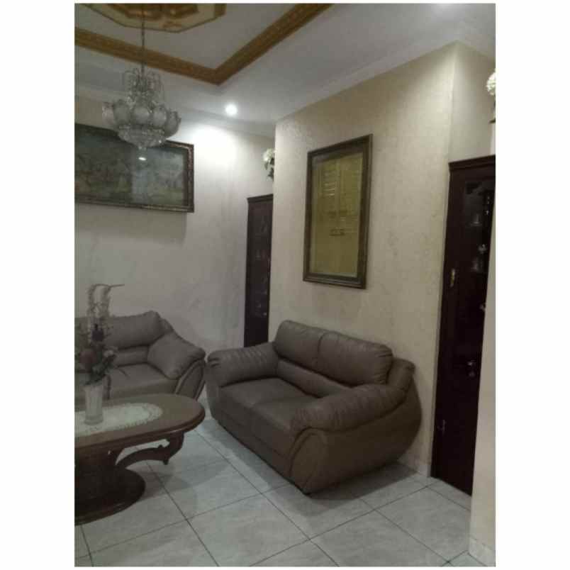 rumah jalan jatiwaringin raya