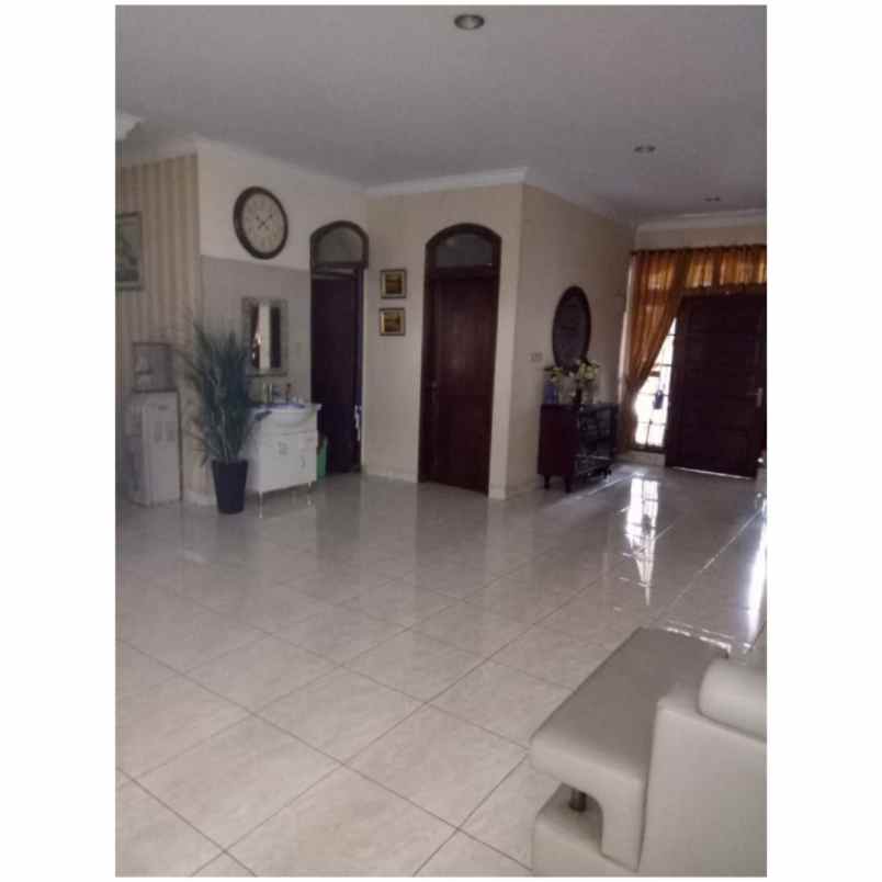 rumah jalan jatiwaringin raya