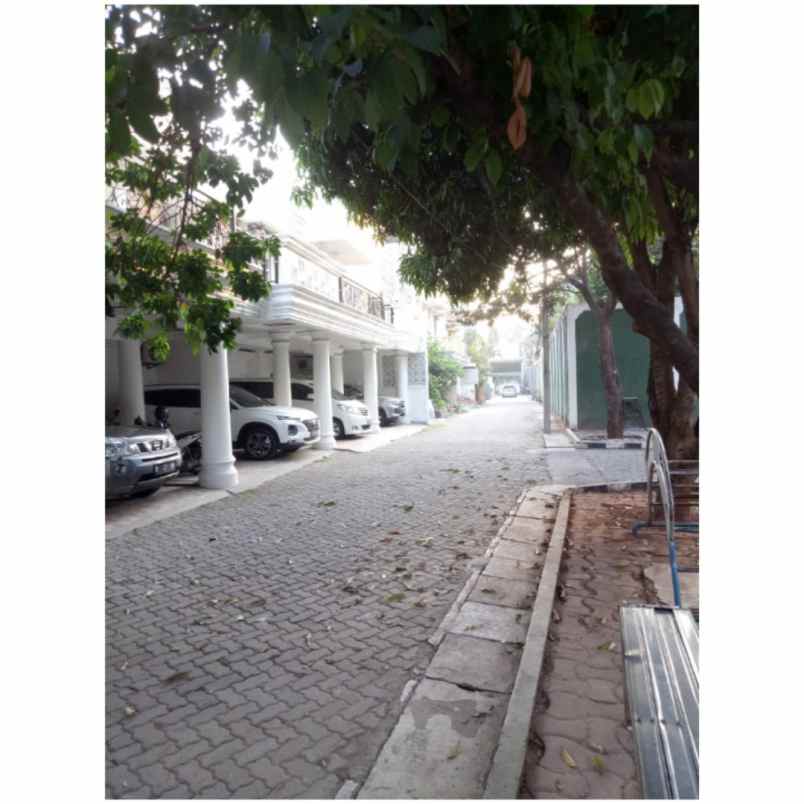 rumah jalan jatiwaringin raya