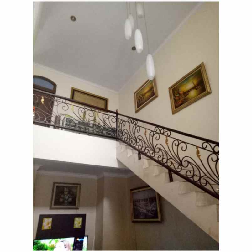 rumah jalan jatiwaringin raya