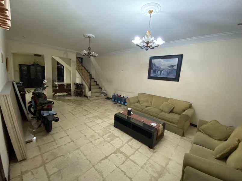 rumah jl lapangan bola kebun jeruk