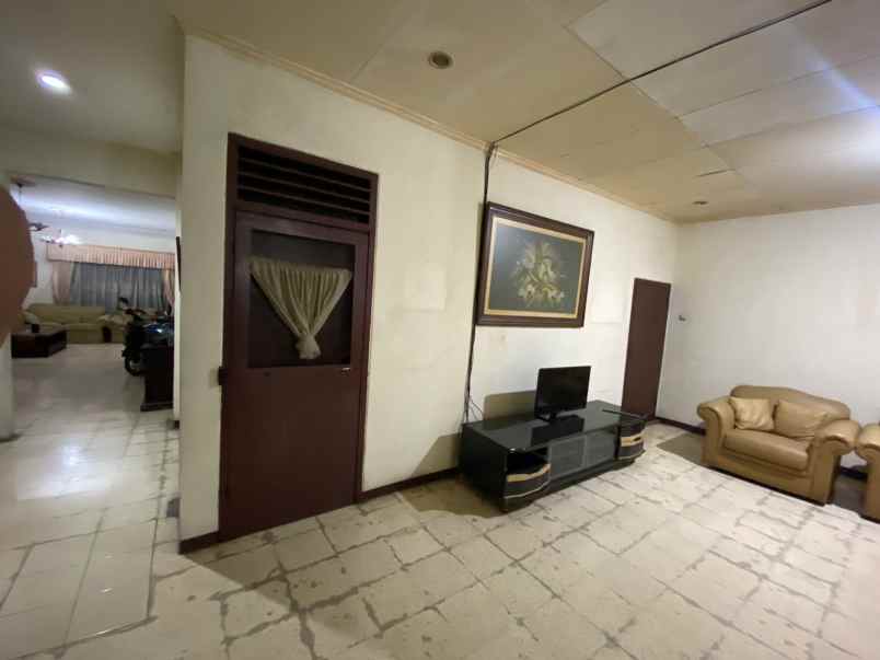 rumah jl lapangan bola kebun jeruk