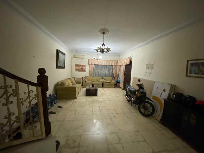 rumah jl lapangan bola kebun jeruk