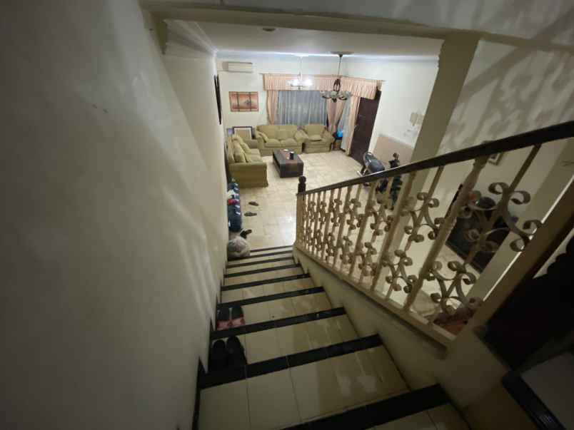 rumah jl lapangan bola kebun jeruk