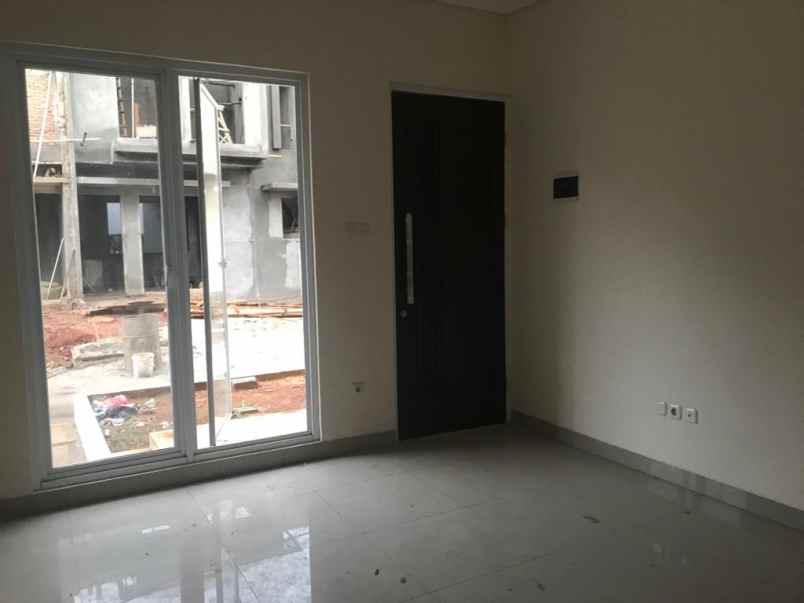 rumah jl raya kranggan