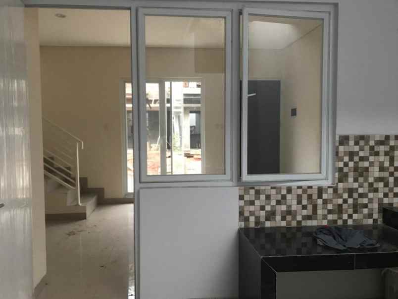 rumah jl raya kranggan