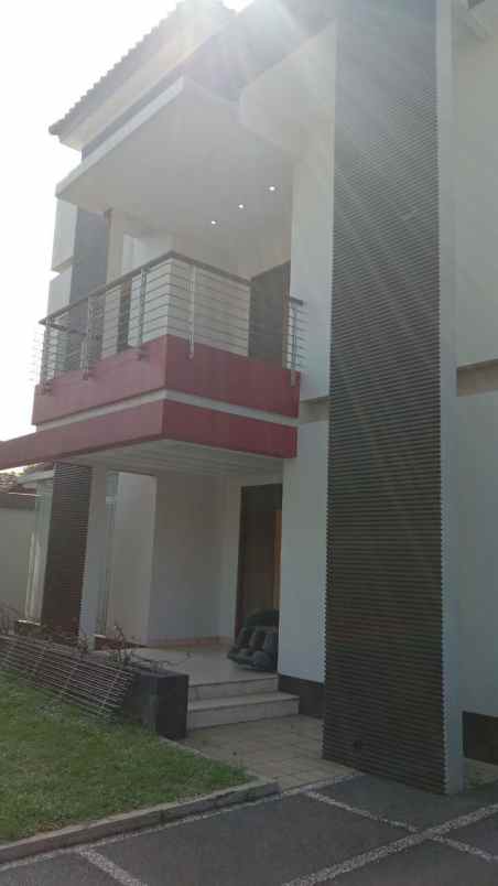 rumah kelapa dua wetan ciracas