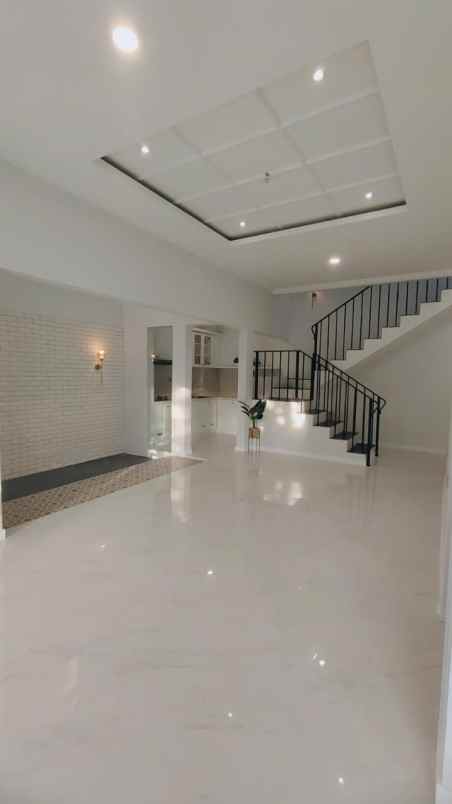 rumah klasik dengan sentuhan modern di nusaloka bsd