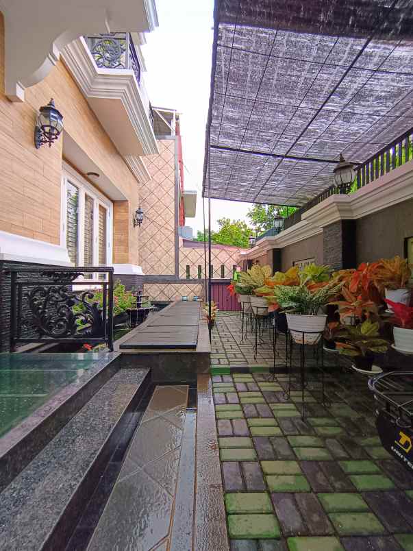 rumah kokoh dalam komplek di cipinang jaktim