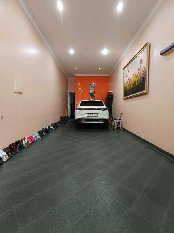 rumah kokoh dalam komplek di cipinang jaktim