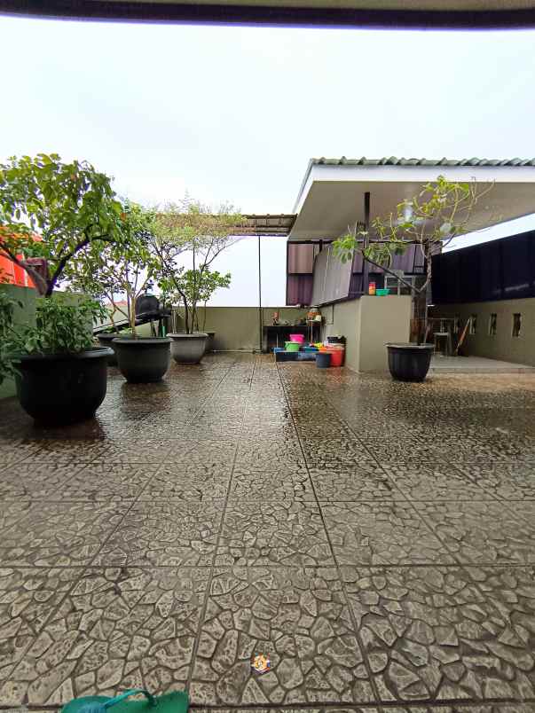 rumah kokoh dalam komplek di cipinang jaktim