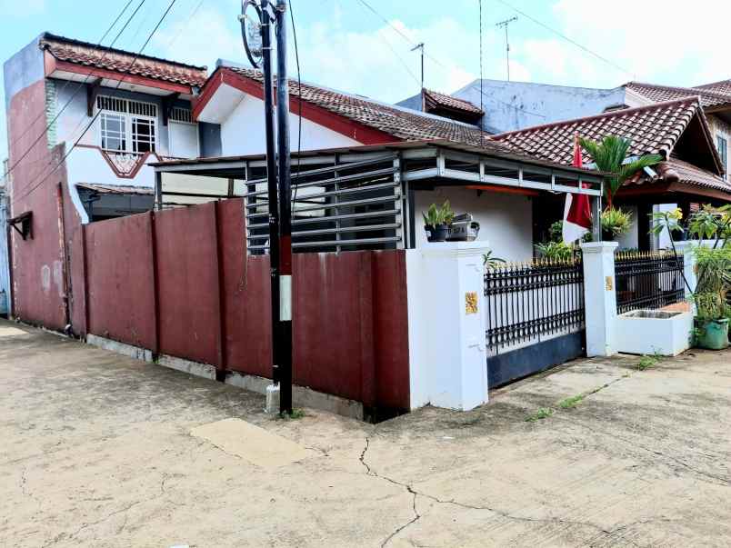 rumah lokasi strategis di komplek al jatibening