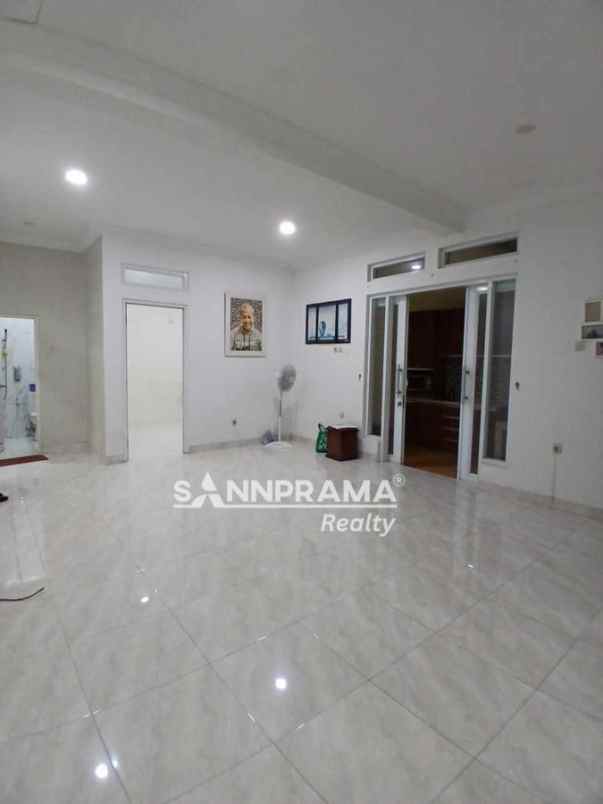 rumah luas dalam komplek bellacasa depok imelin