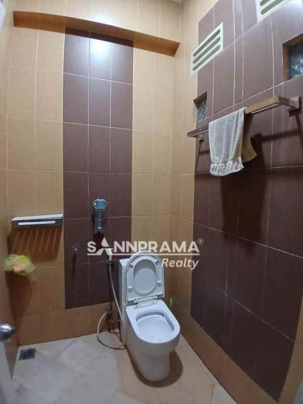 rumah luas dalam komplek bellacasa depok imelin