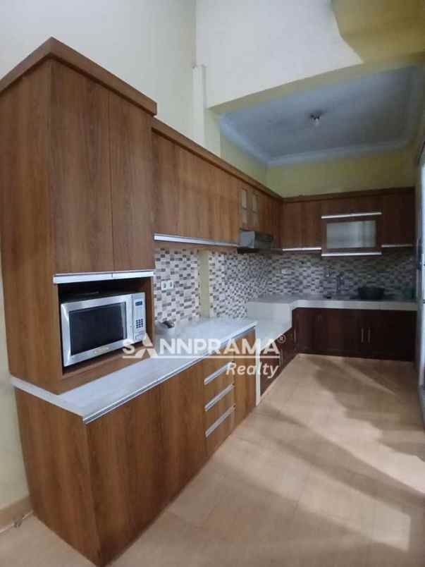 rumah luas dalam komplek bellacasa depok imelin