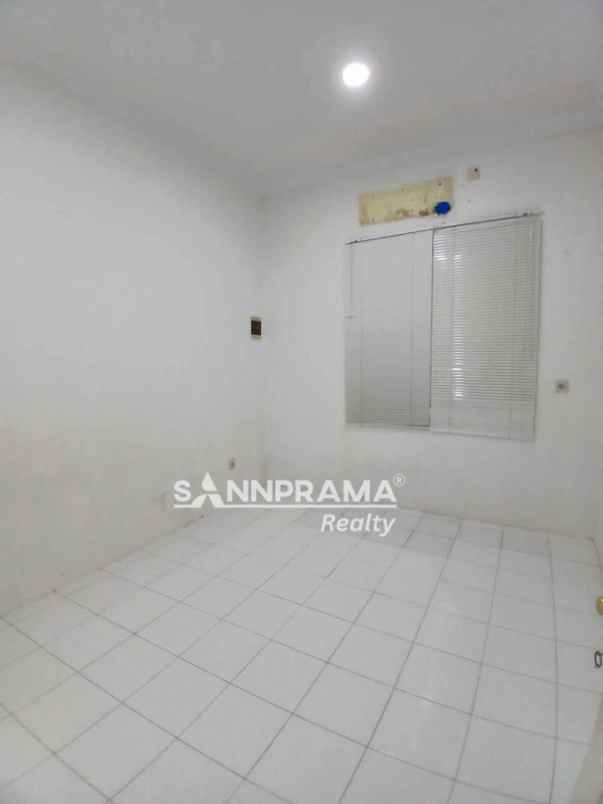 rumah luas dalam komplek bellacasa depok imelin