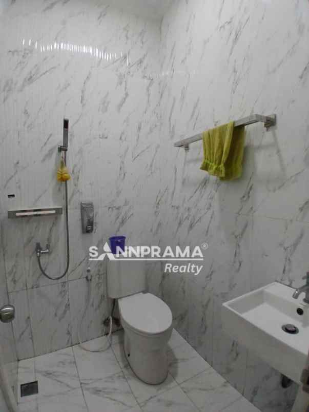 rumah luas dalam komplek bellacasa depok imelin