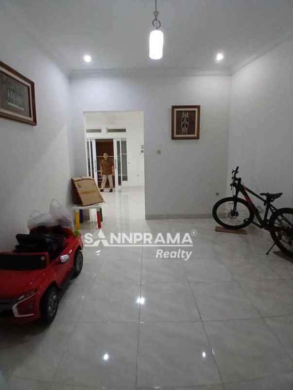 rumah luas dalam komplek bellacasa depok imelin