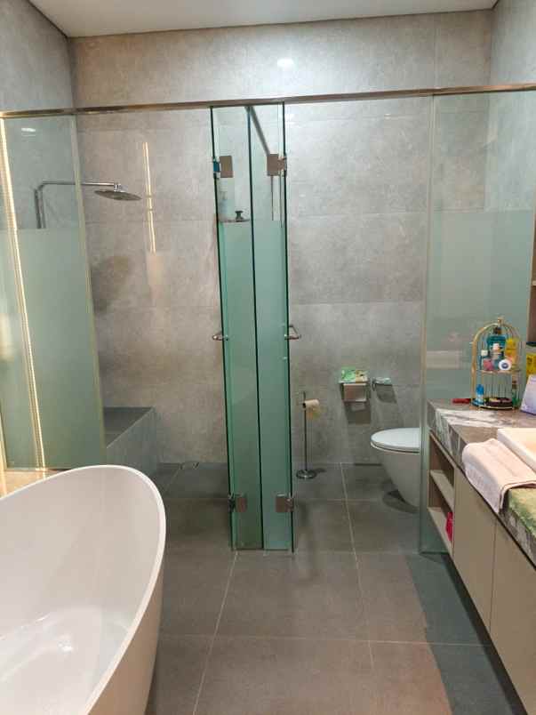 rumah mewah asri siap huni di setiabudi bnadung utara