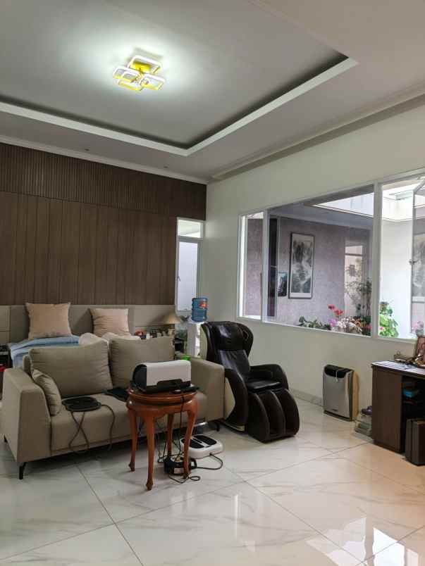 rumah mewah asri siap huni di setiabudi bnadung utara