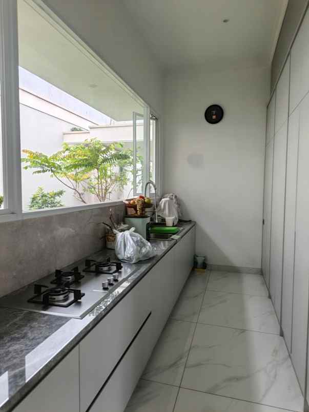 rumah mewah asri siap huni di setiabudi bnadung utara