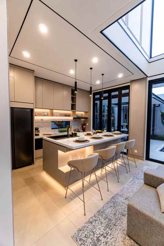 rumah mewah dengan private lift di depok