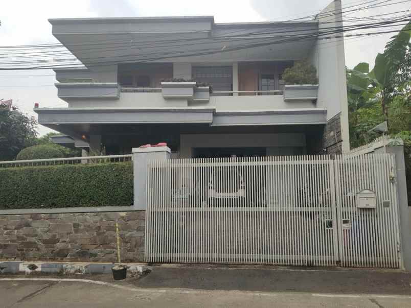 rumah mewah semi furnished hook di sayap pasteur