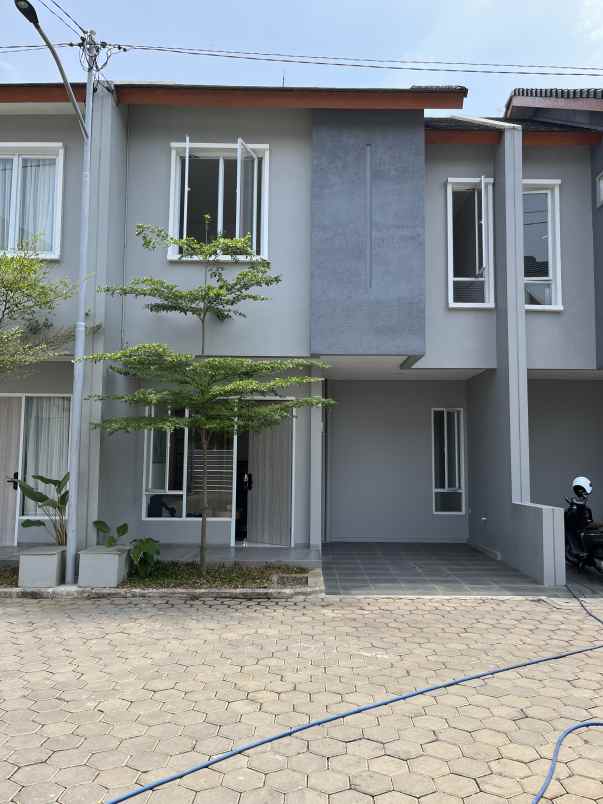 rumah minimalis 2 lantai di mampang depok