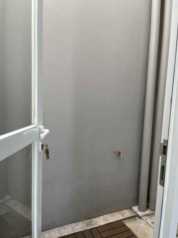 rumah minimalis 2 lantai di mampang depok