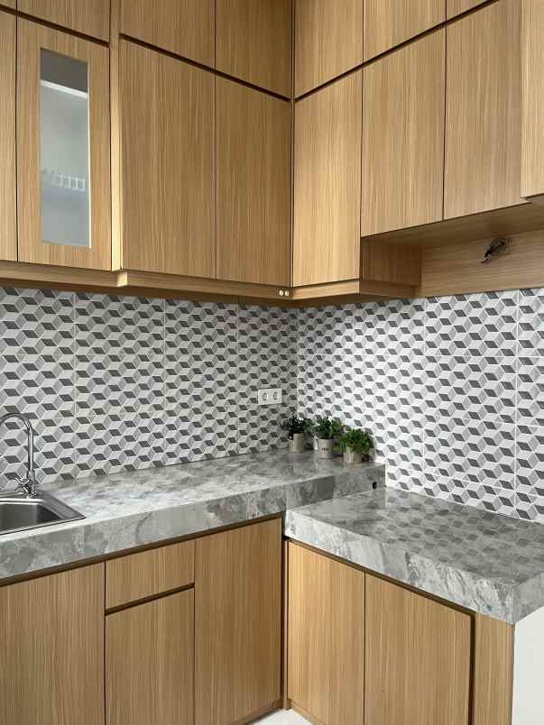 rumah minimalis 2 lantai di mampang depok