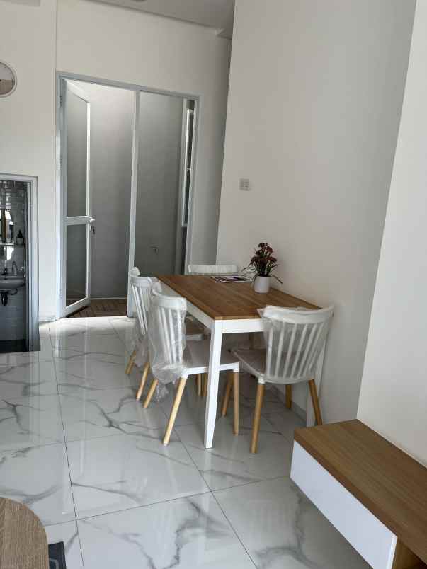 rumah minimalis 2 lantai di mampang depok