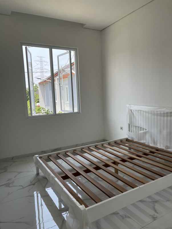 rumah minimalis 2 lantai di mampang depok