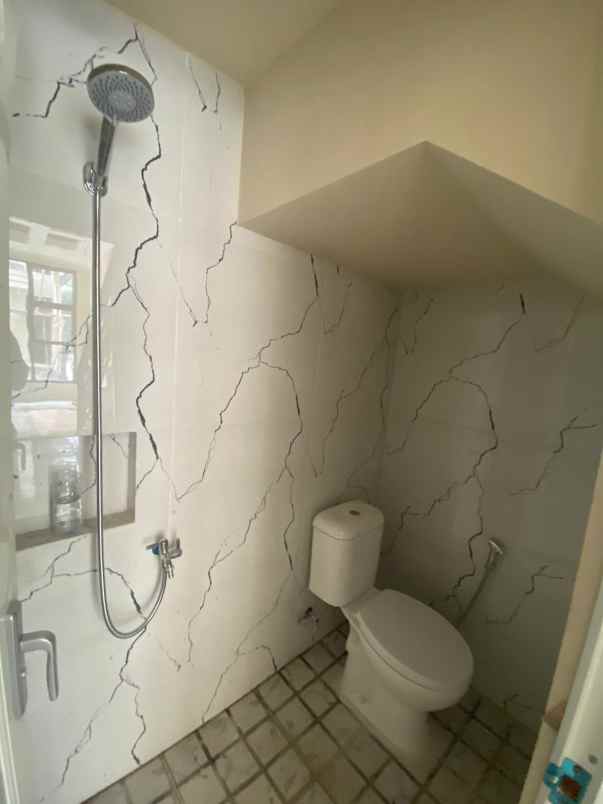 rumah murah dengan 4 kamar tidur di depok