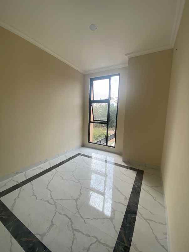 rumah murah dengan 4 kamar tidur di depok