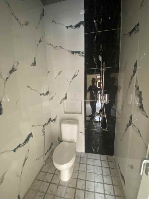 rumah murah dengan 4 kamar tidur di depok