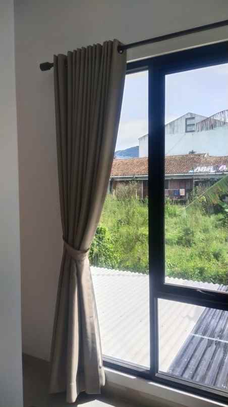 rumah nuansa villa dekat kota baru parahyangan